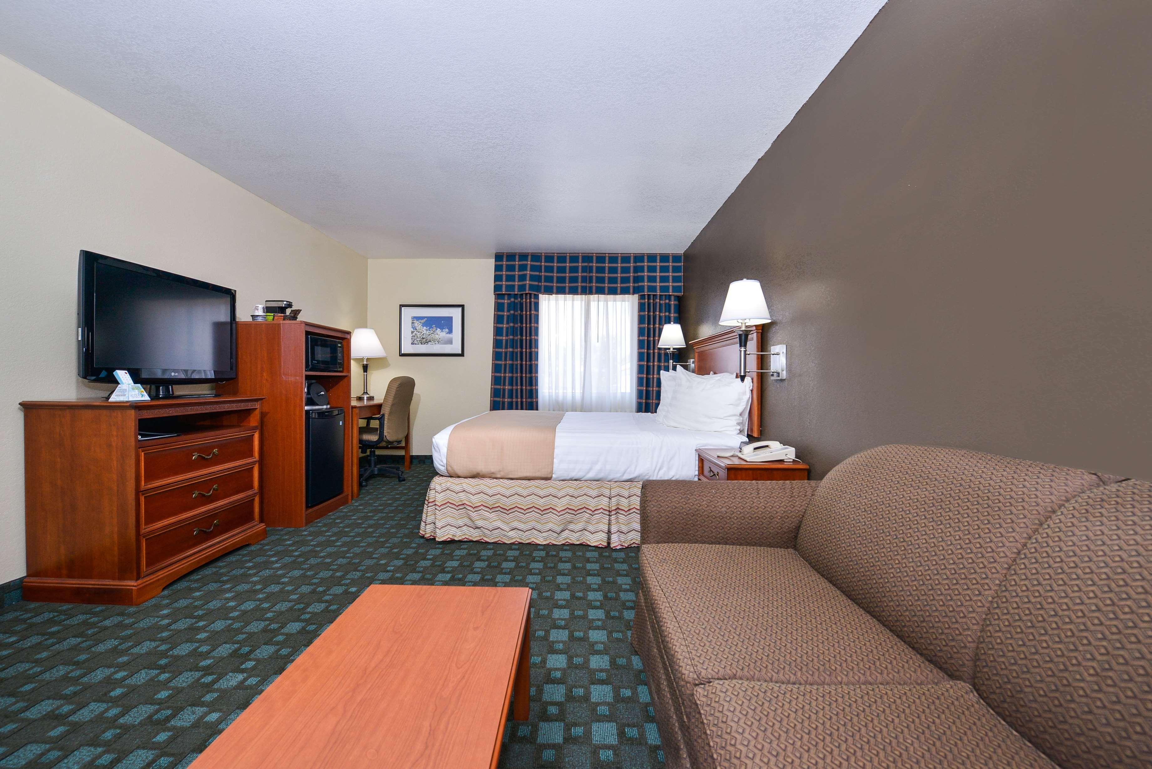 Western Canon Hotel