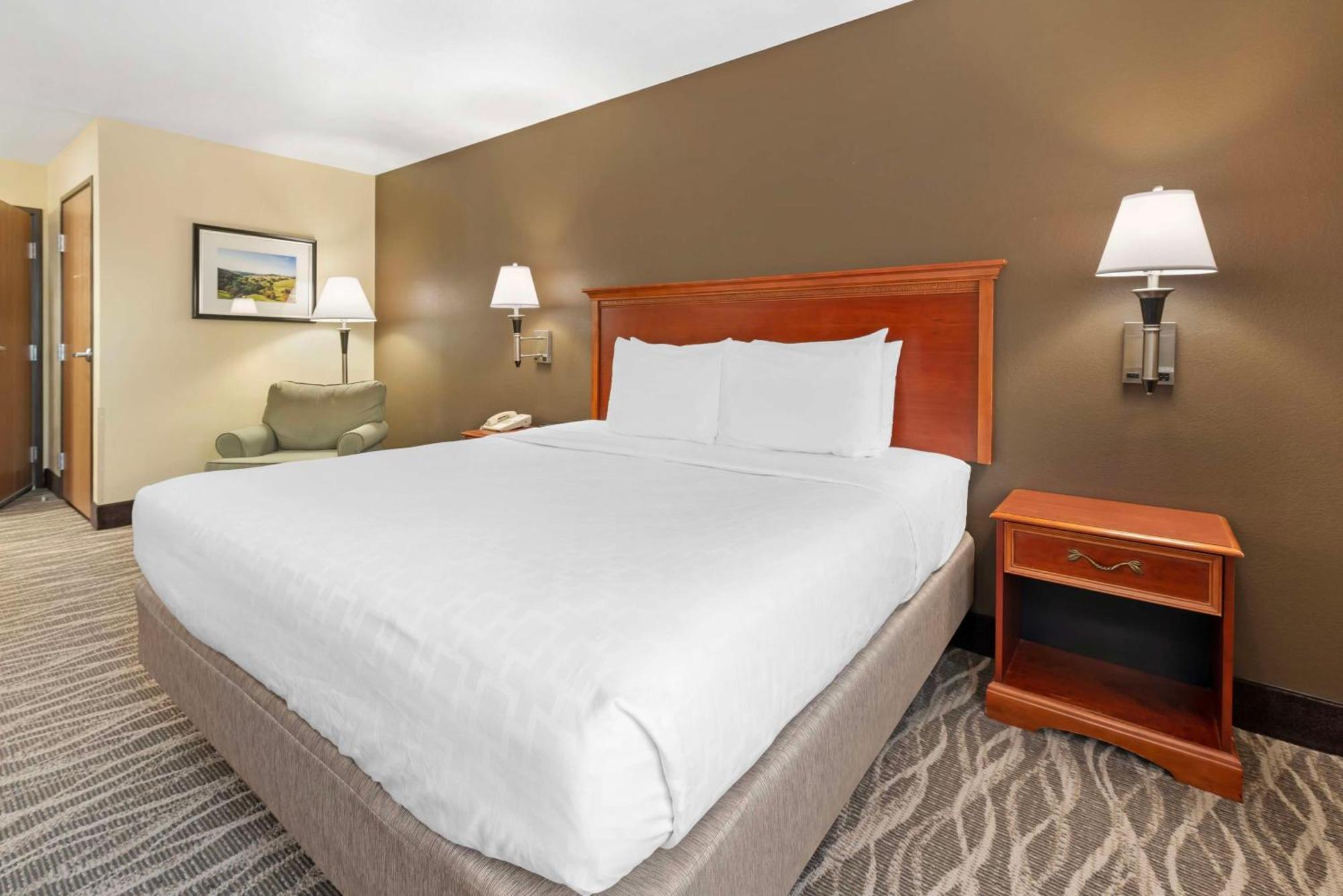 Western Canon Hotel 3*