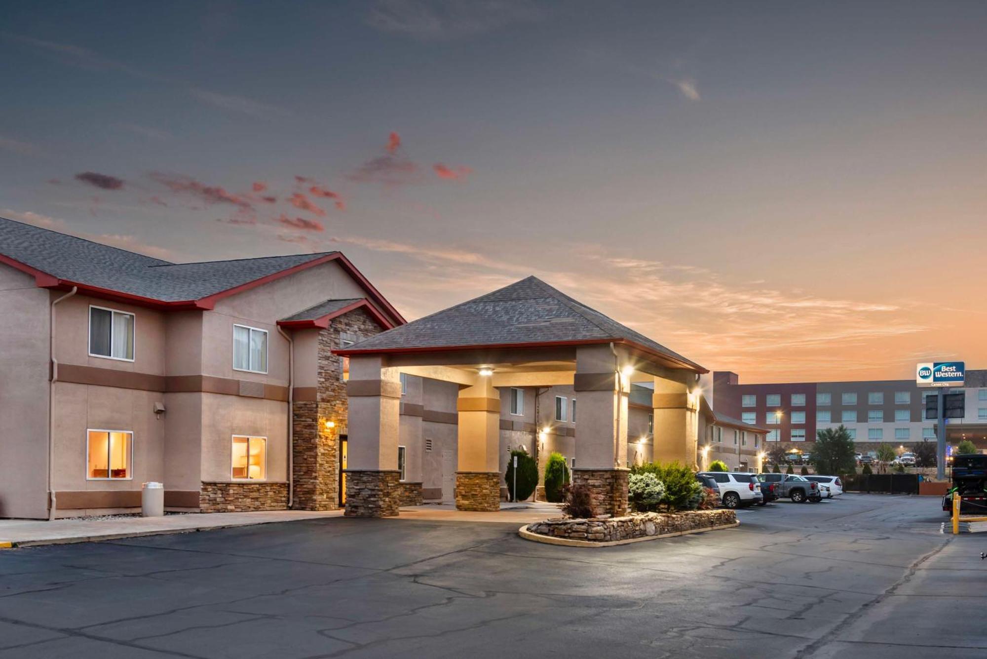Western Canon Hotel 3*