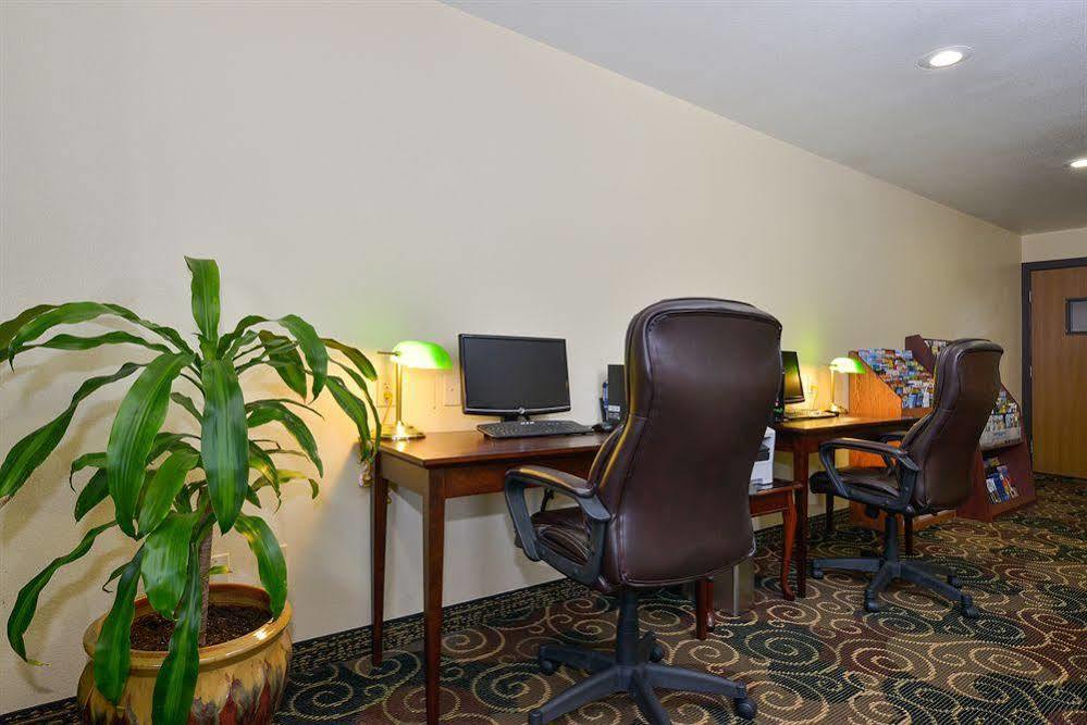 Western Canon Hotel 3*