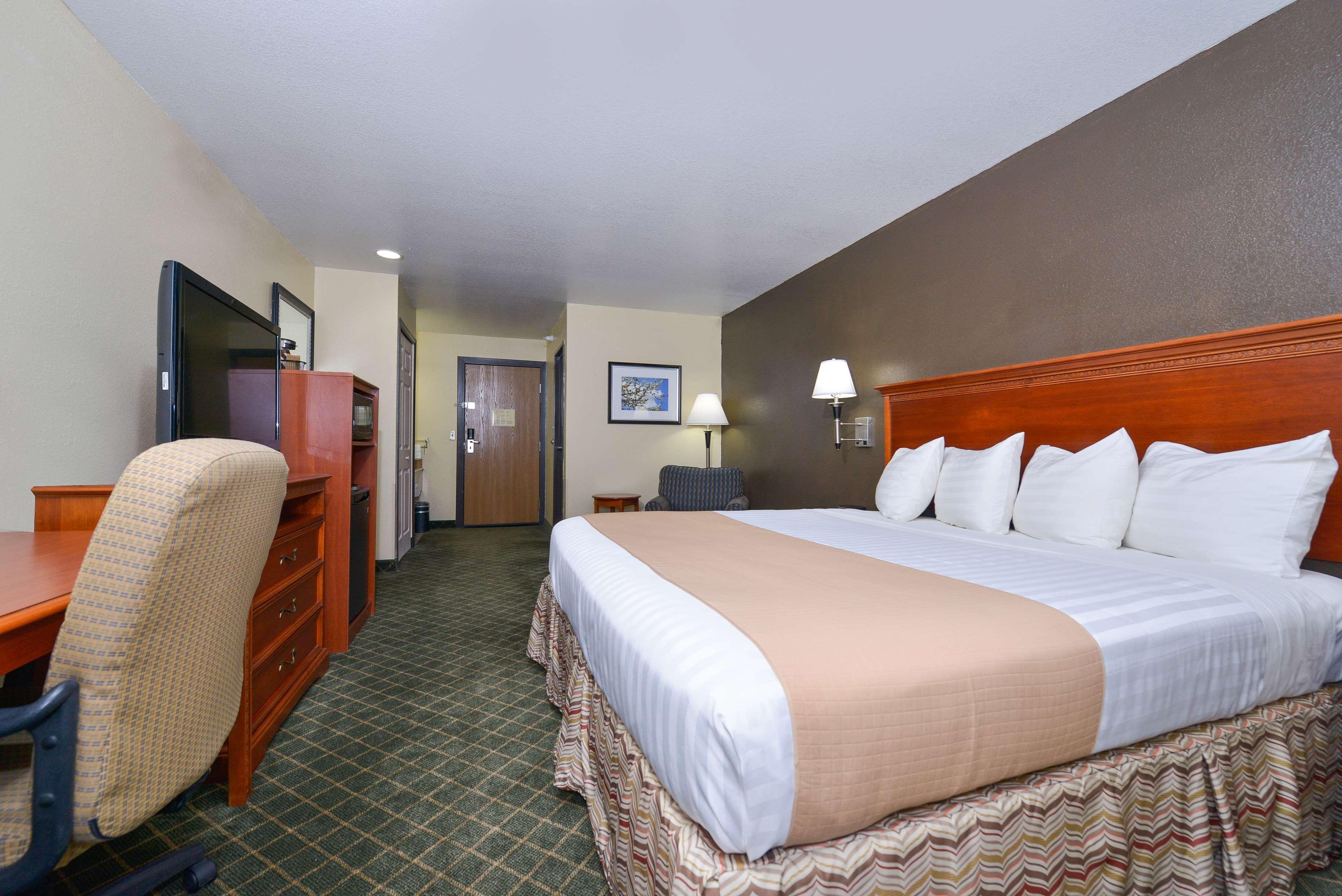 Western Canon Hotel 3*