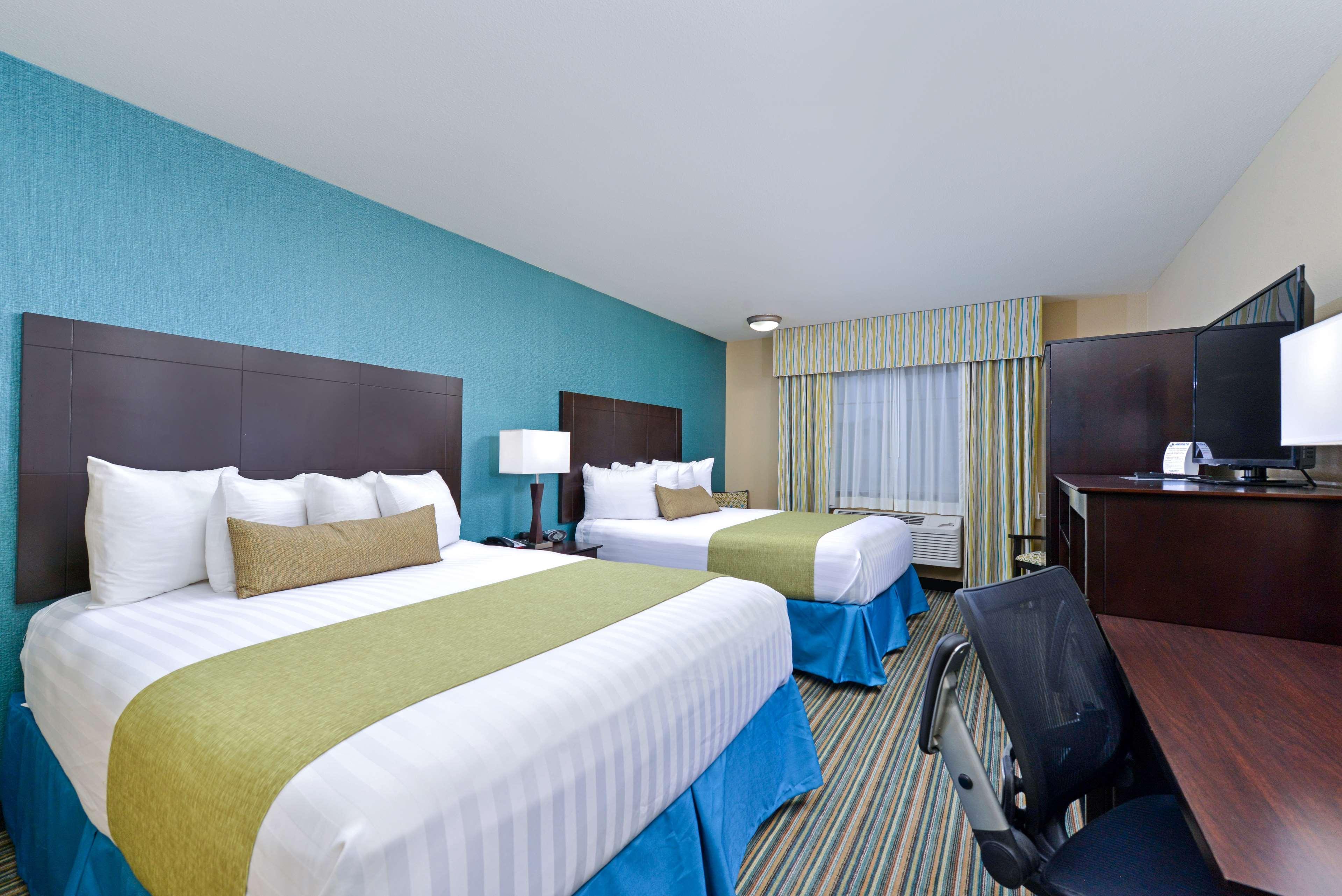 Western Canon Hotel 3*