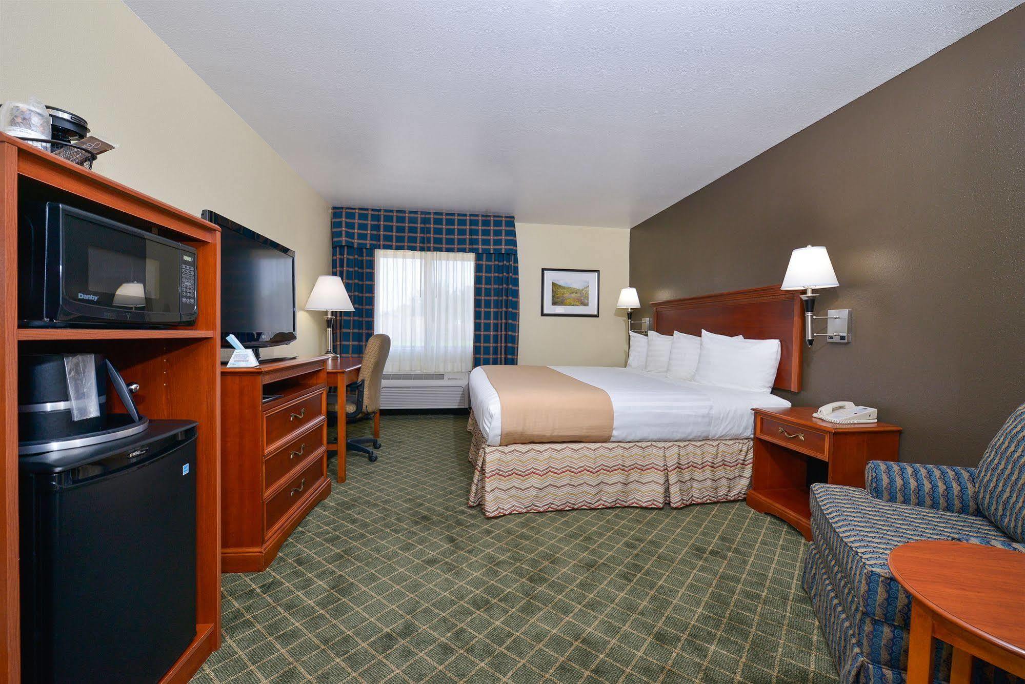 Western Canon Hotel 3*